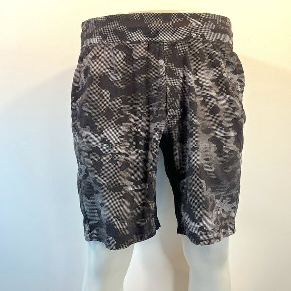 Lululemon Men's Black White Camo T.H.E. Linerless 9" Short - Size Medium - Picture 1 of 5